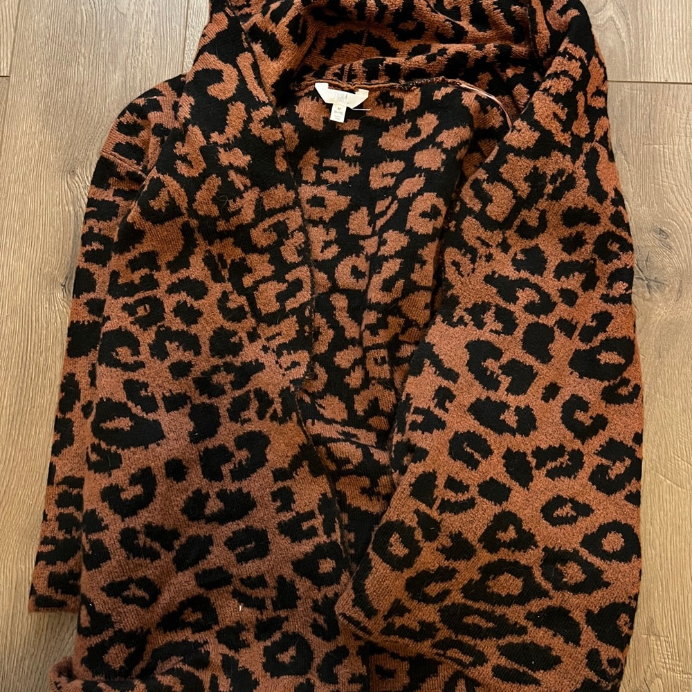 Comfy leopard shawl